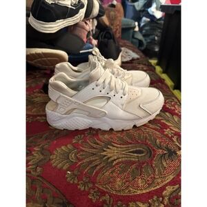 Nike Boys Huarache Run (Big Kid) White/White/Pure Platinum Size 6.5 Youth